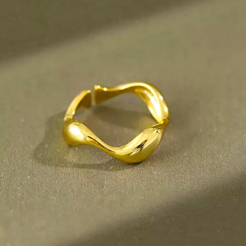 ⚡️🌊 Insta Thin Wave Ring - Picture 2 of 6